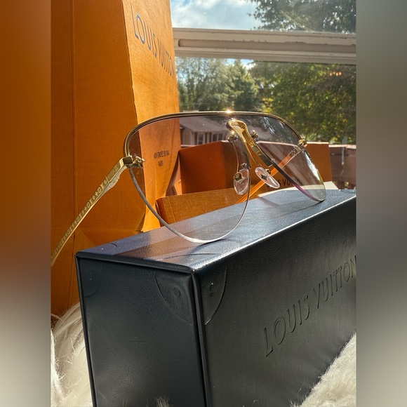 LV Grease Mask Monogram Sunglasses - Picture 3 of 16